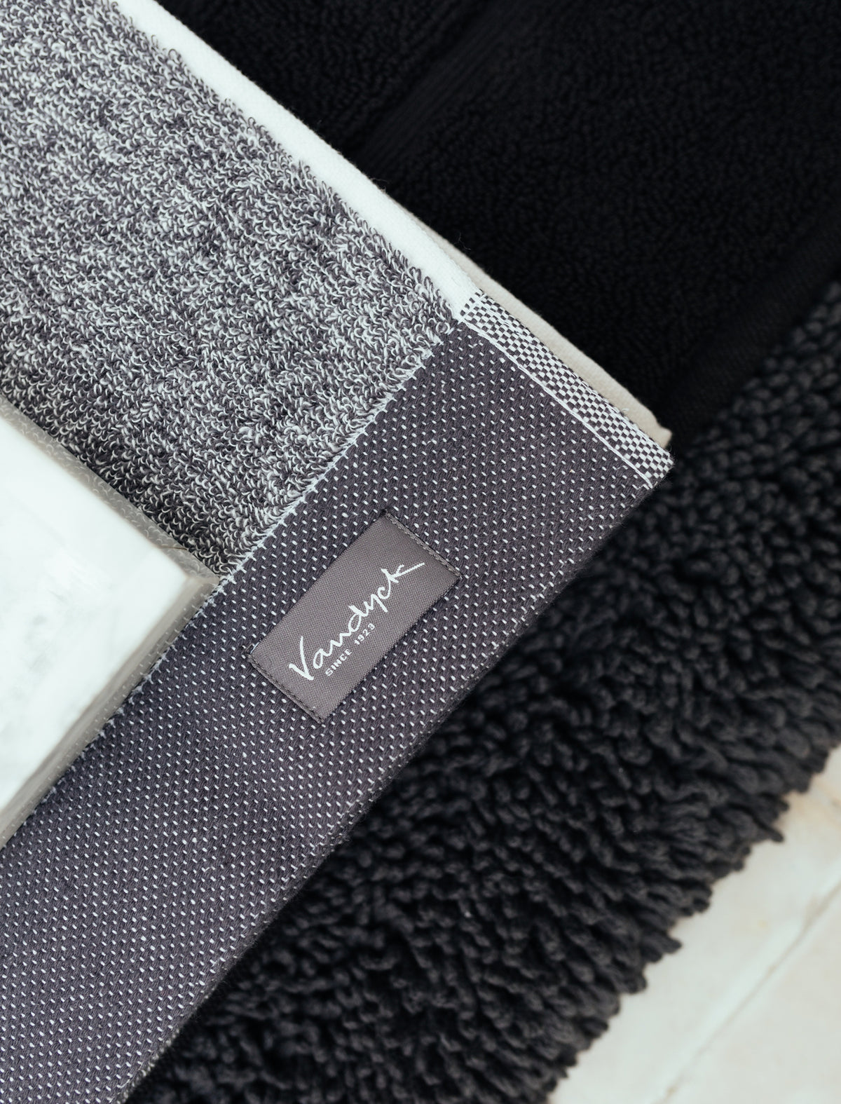 HOME TOWEL MOULINE | off black