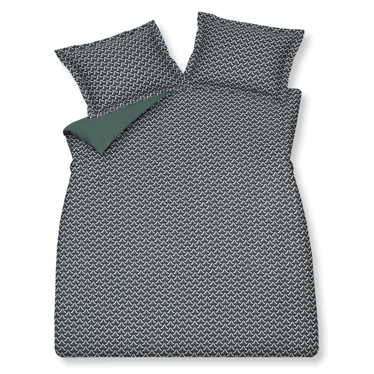 Jive oceanview dekbedovertrek heeft een geschubd patroon met telkens blauw, off white, groen en roze vlakken. De achterkant van het dekbedovertrek is effen groen. De kussens hebben aan beide zijden hetzelfde patroon en een extra brede rand. Jive oceanview dekbedovertrek van Vandyck laat je, met het haast hypnotiserende patroon, in je onderbewustzijn glijden voor een extra diepe slaap.